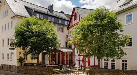 Property building, Spring