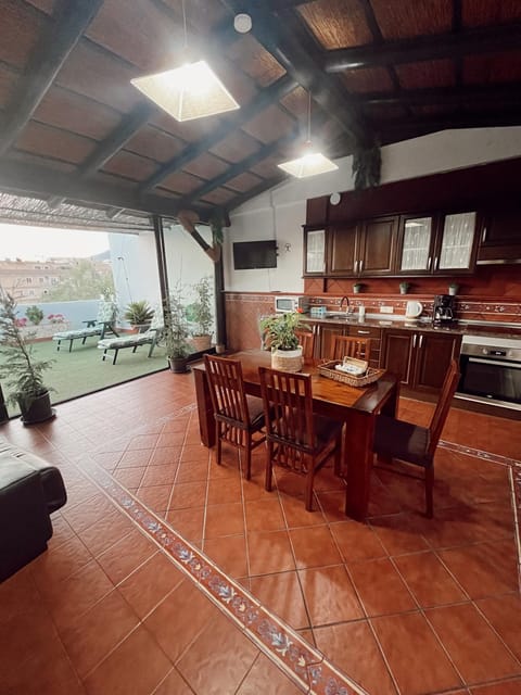 Balcony/Terrace, Kitchen or kitchenette, Dining area, stove