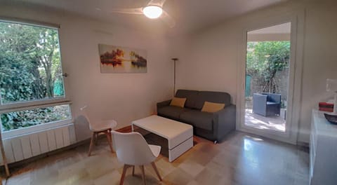 Living room, heating