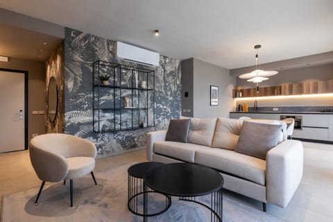 Kitchen or kitchenette, Living room, Seating area, Dining area