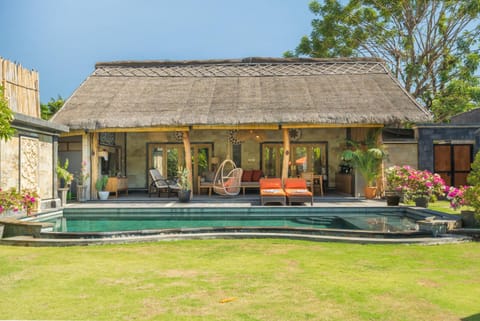 Patio, Day, Natural landscape, Garden, Garden view, Pool view, Swimming pool, sunbed