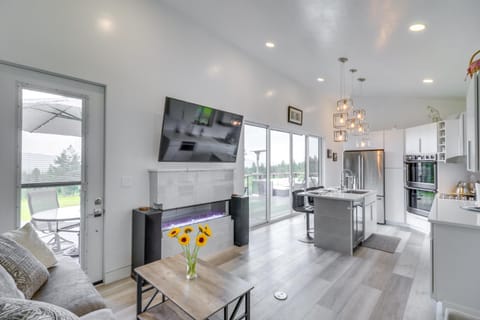 Hot Tub and Views Sunset Valley Retreat in Eureka House in Idaho