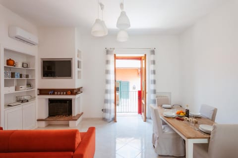 Communal lounge/ TV room, TV and multimedia, Living room, air conditioner