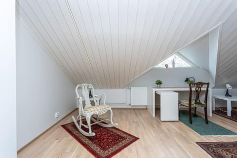 Uniikki kattohuoneisto ydinkeskustassa, lämmin pysäköinti, max 6 hlöä Apartment in Finland