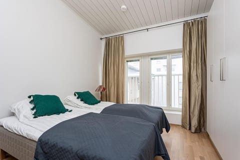 Uniikki kattohuoneisto ydinkeskustassa, lämmin pysäköinti, max 6 hlöä Apartment in Finland