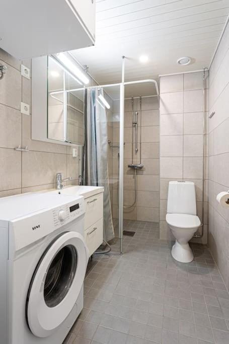 Uniikki kattohuoneisto ydinkeskustassa, lämmin pysäköinti, max 6 hlöä Apartment in Finland