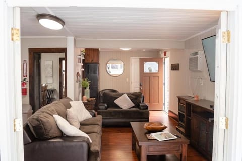 Waterfront Retreat on Main St Apartment in Chimney Rock