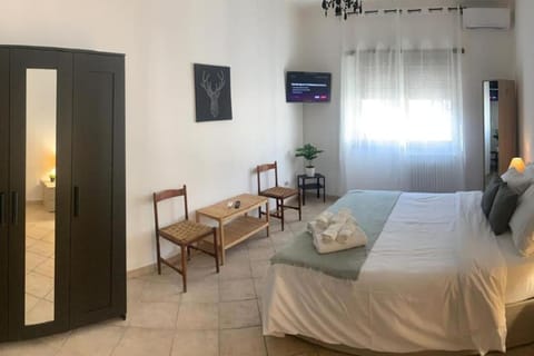 TV and multimedia, Photo of the whole room, air conditioner