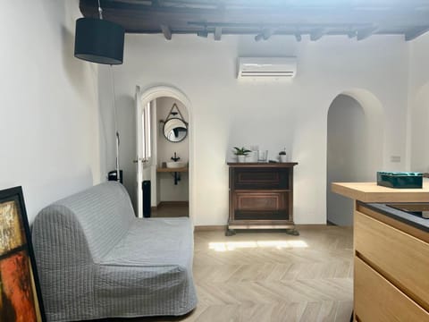 Kitchen or kitchenette, Living room, Seating area, Dining area, air conditioner