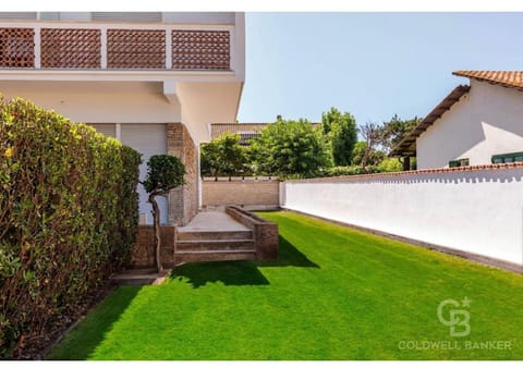 Property building, Day, Garden, Garden view
