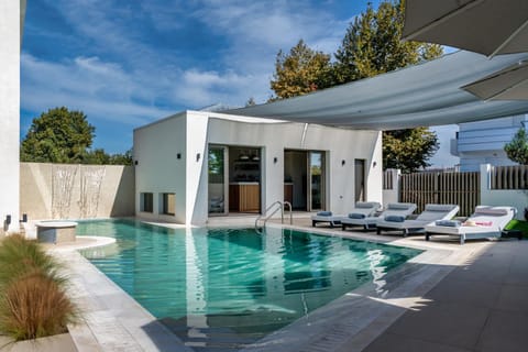 Swimming pool, Swimming pool, sunbed