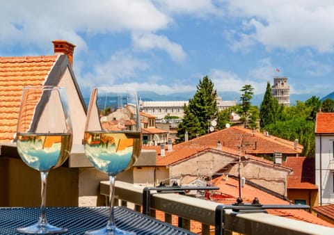 Communal lounge/ TV room, View (from property/room), Balcony/Terrace, City view, City view, Landmark view, Landmark view, kitchen, air conditioner, air conditioner