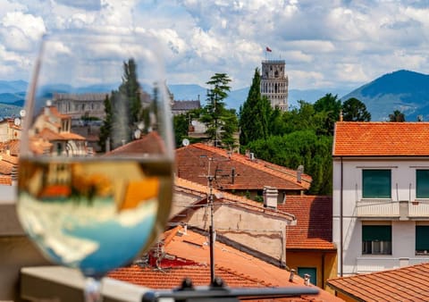 Communal lounge/ TV room, View (from property/room), Balcony/Terrace, City view, City view, Landmark view, kitchen, air conditioner