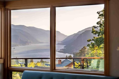 CherryView Lane House in White Salmon