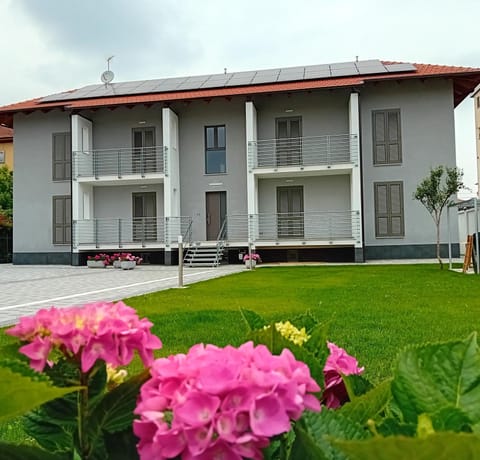 Property building, Spring, Garden