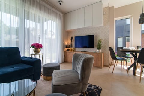 Communal lounge/ TV room, Kitchen or kitchenette, Living room, Evening entertainment