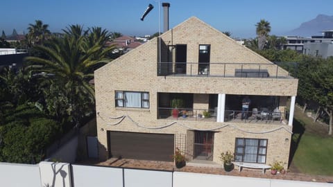 Balcony/Terrace, Seating area, City view, Garden view, Lake view, Landmark view, River view, Sea view, Street view