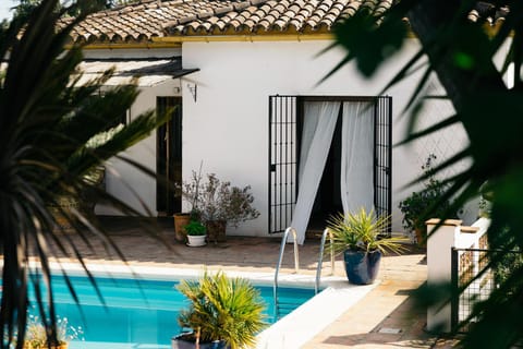 Property building, Garden, Balcony/Terrace, Garden view, Pool view, Swimming pool
