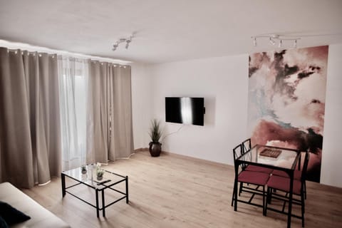 Communal lounge/ TV room, TV and multimedia, Living room, Photo of the whole room, Seating area