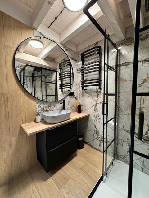 Shower, Bathroom, towels