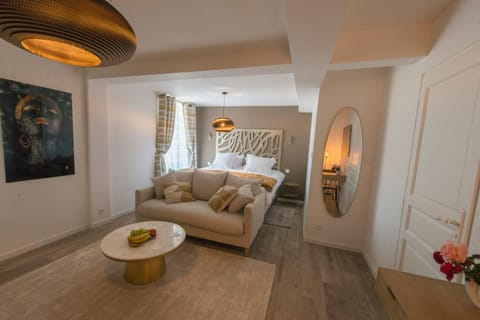 Seating area, Bedroom