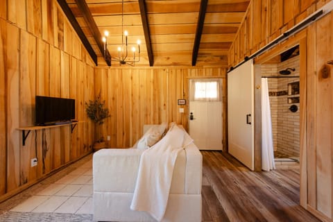 Creekside Cabin Near Waterfalls, Hiking & Lake Cabin 4 Cabin in Center Hill Lake