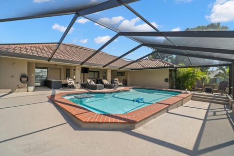 Patio, Day, Pool view, Swimming pool, sunbed