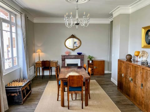 Seating area, Dining area