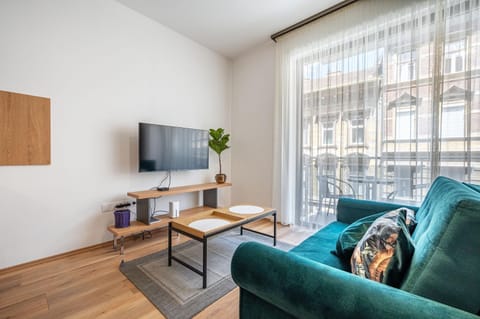 Communal lounge/ TV room, TV and multimedia, Living room