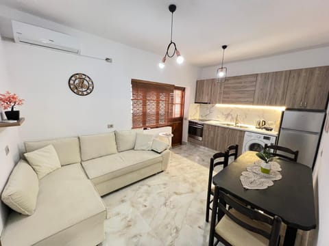 Kitchen or kitchenette, Living room, Seating area, Dining area, air conditioner
