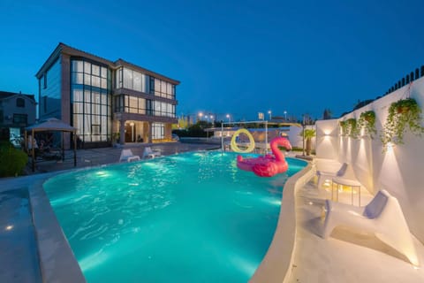 Property building, Swimming pool