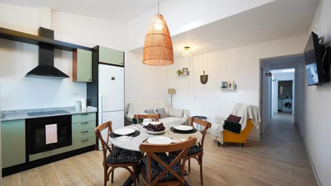 TV and multimedia, Living room, Seating area, Dining area, stove
