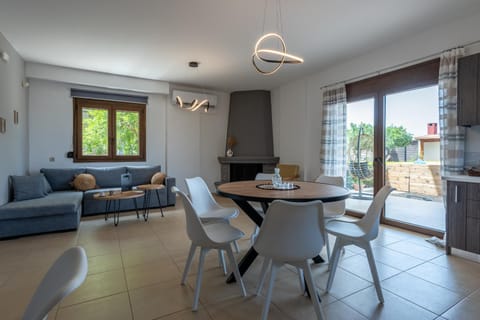 Living room, Seating area, Dining area