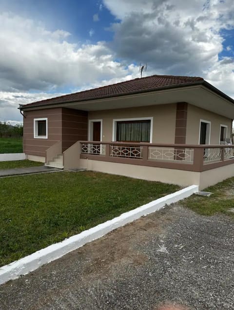 Property building, Day, Garden