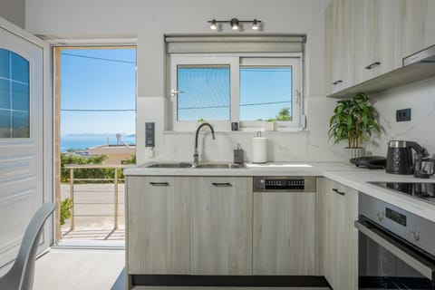 Petra's Charming Home, 500m to Beach Apartment in Crete