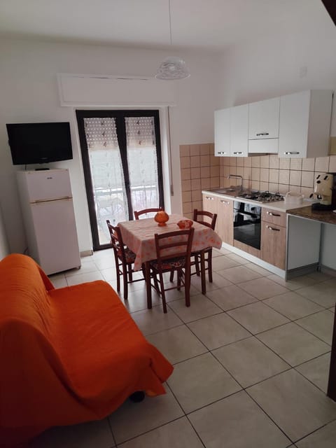 TV and multimedia, Kitchen or kitchenette, Dining area, stove