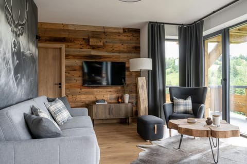 Communal lounge/ TV room, TV and multimedia, Living room, Seating area, Evening entertainment