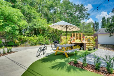 Walk to Historic Dtwn Sanford Home with Gas Grill! House in Sanford