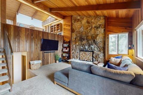 Lake Cushman Escape House in Lake Cushman