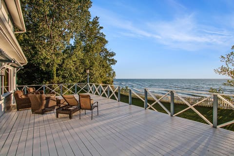 Lake Michigan Retreat- Upper Duplex House in Lake Michigan Beach