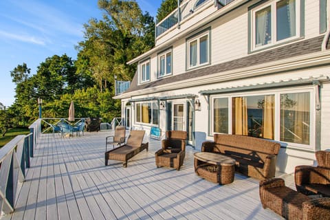Lake Michigan Retreat- Upper Duplex House in Lake Michigan Beach