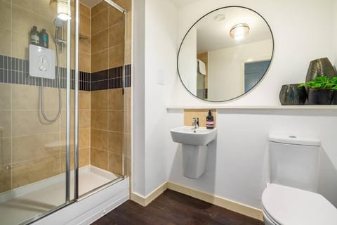 Bright, modern 2 bedroom house with free parking! Apartment in Edinburgh