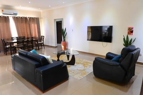 TV and multimedia, Living room, Seating area, Evening entertainment, air conditioner