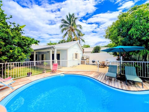 Property building, Day, Garden, Swimming pool