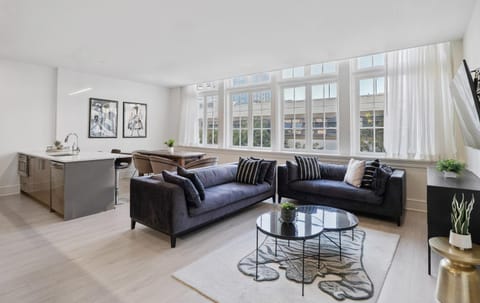 TV and multimedia, Kitchen or kitchenette, Living room, Seating area