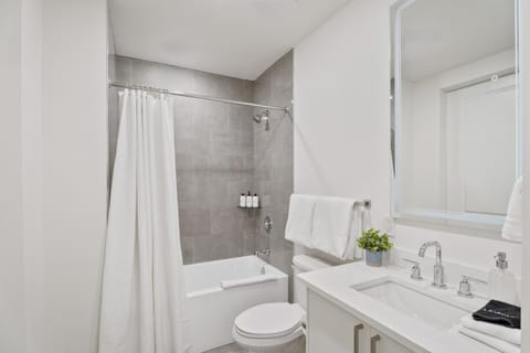 Shower, Toilet, Bathroom, Bath, towels