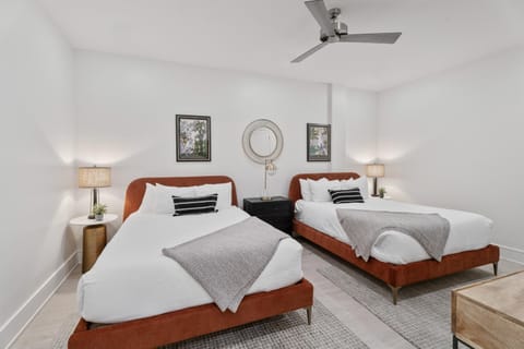 Bed, TV and multimedia, Bedroom