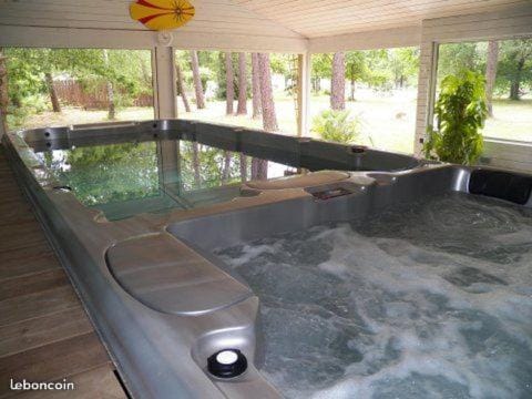 Hot Tub, Swimming pool