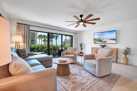 Patio, Patio, TV and multimedia, Balcony/Terrace, Balcony/Terrace, Living room, Seating area, Beach, Location, air conditioner, air conditioner