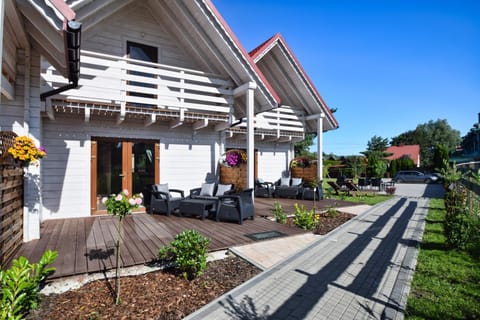 Property building, Spring, Day, Garden